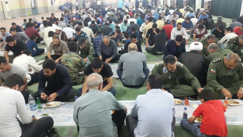 برپایی ضیافت افطاری مقام معظم رهبری با اطعام بیش از ۱۰۰۰ پرس غذا در شهرستان مسجدسلیمان برپایی ضیافت افطاری مقام معظم رهبری با اطعام بیش از ۱۰۰۰ پرس غذا در شهرستان مسجدسلیمان