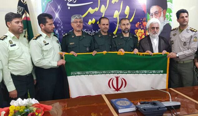 به مناسبت روز پاسدار، فرماندار مسجدسلیمان،اعضاء شورای تامین و نیروهای نظامی در دفتر فرمانده سپاه ناحیه شهرستان حضور پیدا کردند+تصاویر