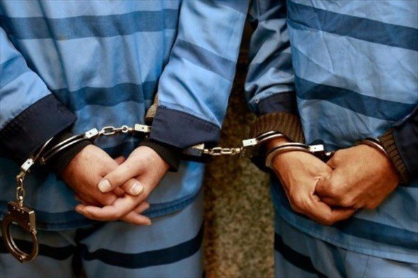 دستبند پلیس مسجدسلیمان بر دستان ۲ کلاهبردار میلیاردی
