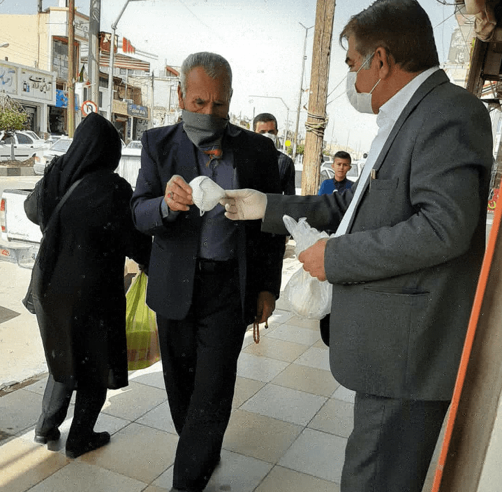 خرید و توزیع بیش از ۵ هزار ماسک در بین شهروندان مسجدسلیمانی توسط پیشکسوت جامعه خبر،فرهنگ و ادب شهرستان