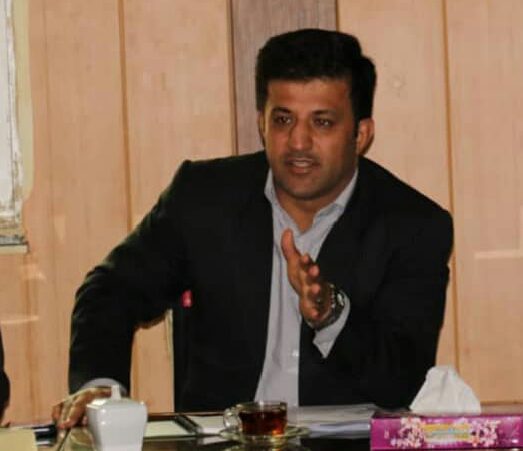 دهیار روستا سهچگان علیا خبر داد:توزیع لوازم بهداشتی در بین ساکنان روستا و آموزش پیشگیری از بیماری کرونا با همکاری شبکه بهداشت مسجدسلیمان/تمامی روستا با مواد ضدعفونی گندزدایی شد دهیار روستا سهچگان علیا خبر داد:توزیع لوازم بهداشتی در بین ساکنان روستا و آموزش پیشگیری از بیماری کرونا با همکاری شبکه بهداشت مسجدسلیمان/تمامی روستا با مواد ضدعفونی گندزدایی شد