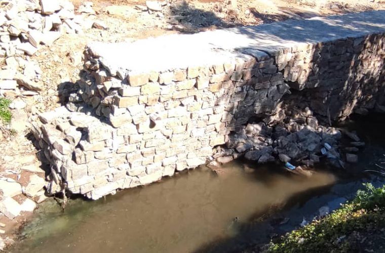 فرو ریختن دیوار حائل در منطقه نفتک(باشگاه سوارکاران)/با ورود دادستان مسجدسلیمان، عوامل مرتبط در این پروژه به دادستانی احضار شدند