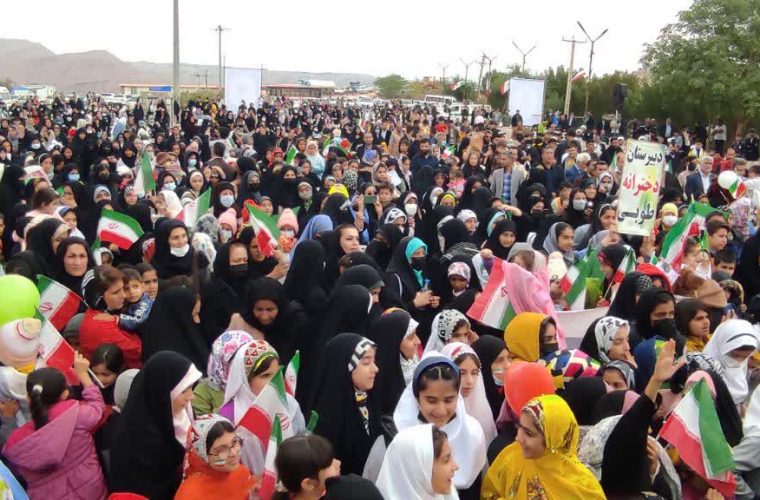 با حضور خالق اثر “سلام فرمانده”، جشن بزرگ انقلاب در شهرستان مسجدسلیمان برگزار شد