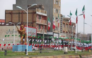 آذین بندی و نصب ریسه های رنگی به مناسبت آغاز دهه فجر