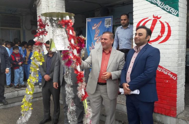 نواختن زنگ نمادین نیکوکاری در مدرسه فرهنگ پسر شهرستان مسجدسلیمان نواختن زنگ نمادین نیکوکاری در مدرسه فرهنگ پسر شهرستان مسجدسلیمان