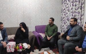 دیدار سرپرست جدید فرمانداری شهرستان مسجد سلیمان با مادر شهیدان صالح‌پور
