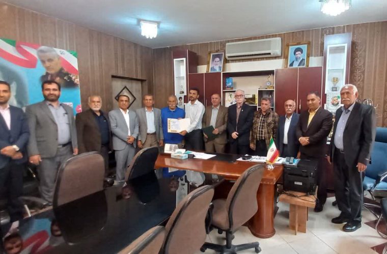 به همت هیئت والیبال و جمعی از پیشکسوتان ورزش شهرستان مسجدسلیمان، از مدیر آموزش و پرورش و مسئول دایره تربیت بدنی مدیریت آموزش و پرورش مسجدسلیمان تجلیل شد به همت هیئت والیبال و جمعی از پیشکسوتان ورزش شهرستان مسجدسلیمان، از مدیر آموزش و پرورش و مسئول دایره تربیت بدنی مدیریت آموزش و پرورش مسجدسلیمان تجلیل شد