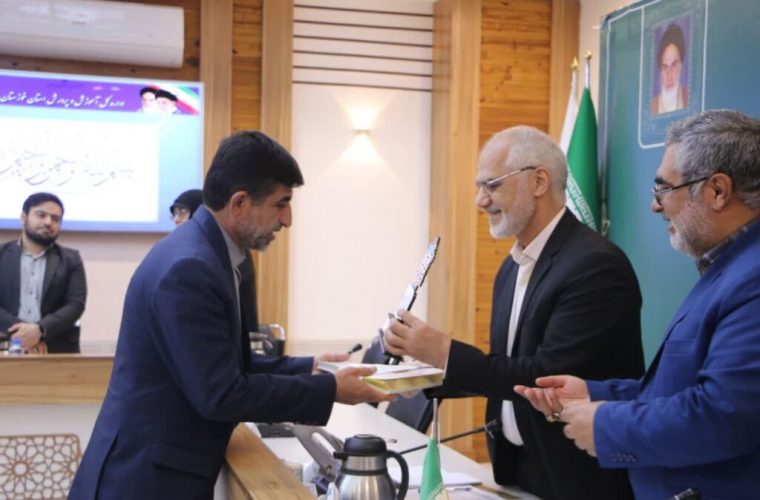 تجلیل استاندار و مدیرکل آموزش و پرورش خوزستان از فرماندار اندیکا در راستای فعالیت مستمر در شورای آموزش و پرورش تجلیل استاندار و مدیرکل آموزش و پرورش خوزستان از فرماندار اندیکا در راستای فعالیت مستمر در شورای آموزش و پرورش