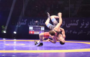 صعود مقتدرانه چوقاپوشان کشتی فرنگی شهرداری مسجدسلیمان به فینال لیگ برتر / شهرداری مسجدسلیمان، دانشگاه آزاد قم را در هم کوبید