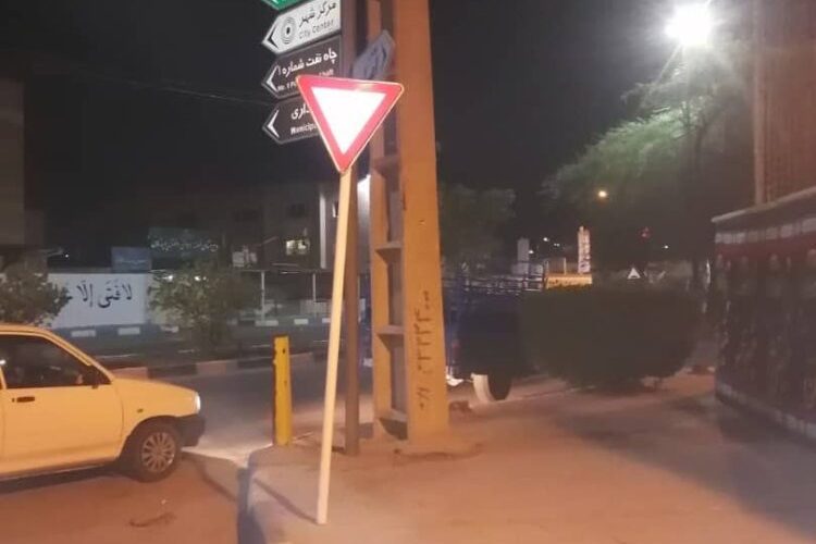 نصب گسترده تابلوهای ترافیکی در معابر مسجدسلیمان