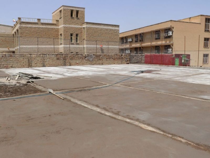 احداث زمین چمن مصنوعی در بازار چشمه علی آغاز شد