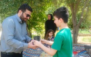 دیدار معاونت خدمات شهری شهرداری مسجدسلیمان با خانواده نمونه محیط زیست