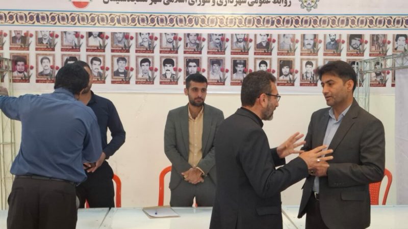 برپایی میز خدمت شهرداری مسجدسلیمان در مصلی نماز جمعه