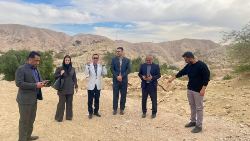 بازدید اعضای شورای شهر مسجدسلیمان و نمایندگان شرکت مشاور و طراح از محل احداث پارک کوهستان در کوی نفت‌خیز