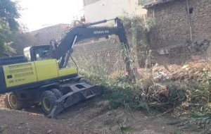 عملیات لایروبی کانالهای محدوده باشگاه سوارکاران توسط شهرداری مسجدسلیمان عملیات لایروبی کانالهای محدوده باشگاه سوارکاران توسط شهرداری مسجدسلیمان