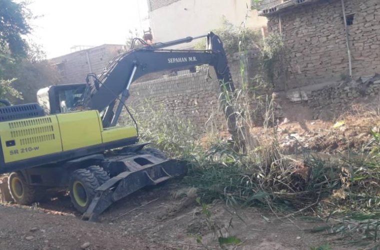 عملیات لایروبی کانالهای محدوده باشگاه سوارکاران توسط شهرداری مسجدسلیمان عملیات لایروبی کانالهای محدوده باشگاه سوارکاران توسط شهرداری مسجدسلیمان
