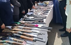 بازدید امام جمعه و اعضای شورای تأمین و شورای اداری شهرستان لالی از نمایشگاه اقدامات فرماندهی انتظامی