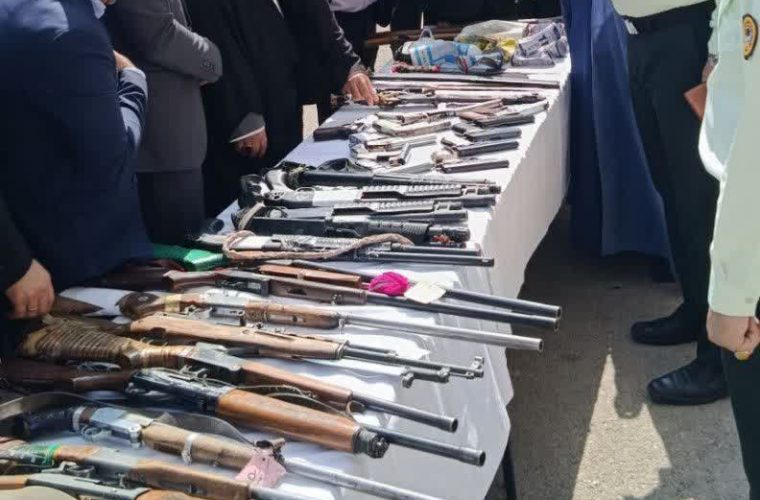 بازدید امام جمعه و اعضای شورای تأمین و شورای اداری شهرستان لالی از نمایشگاه اقدامات فرماندهی انتظامی